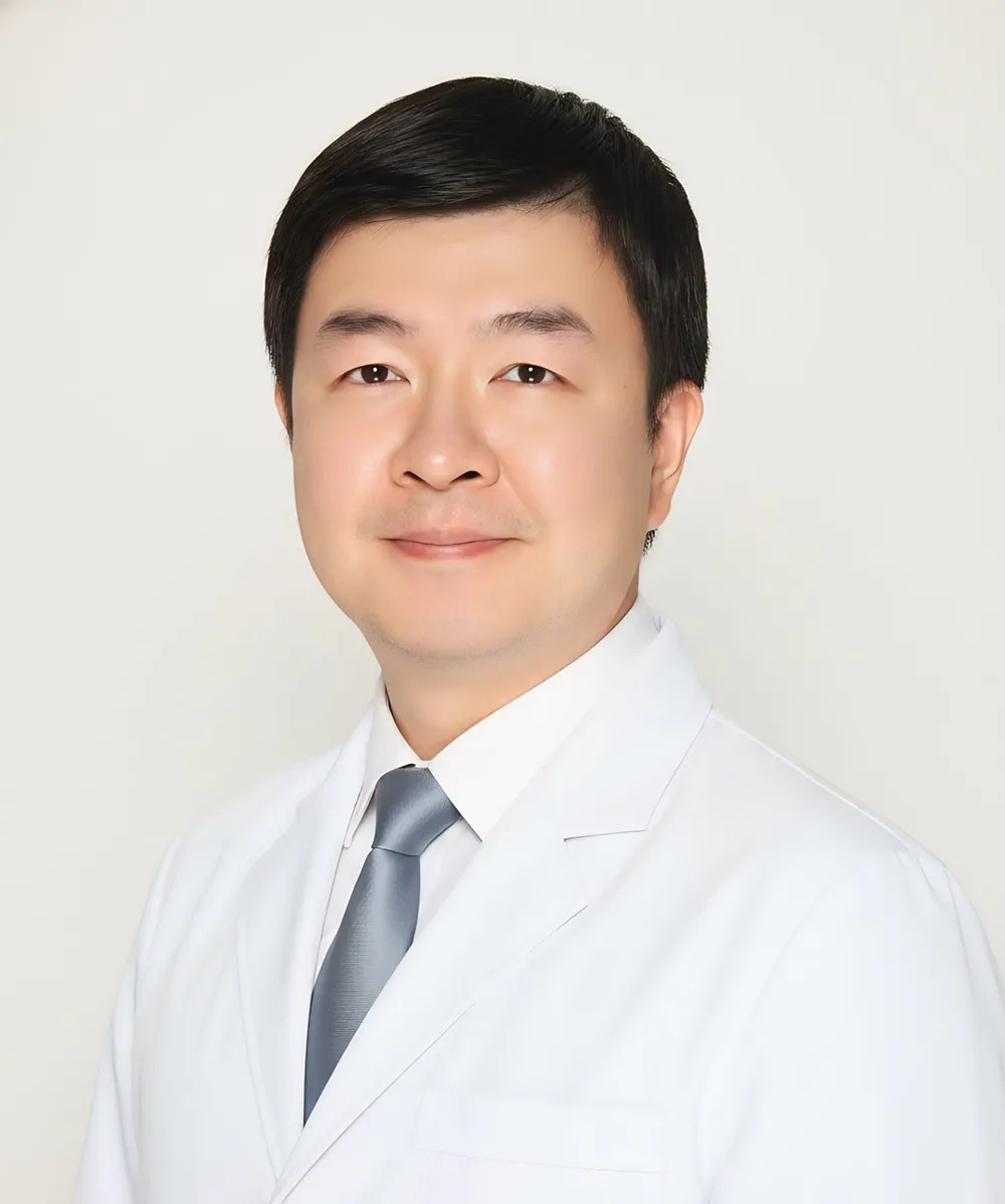 台中瑞和泌尿科診所院長曾任偉醫師形象照，專精微創結紮、包皮手術與男性功能障礙治療